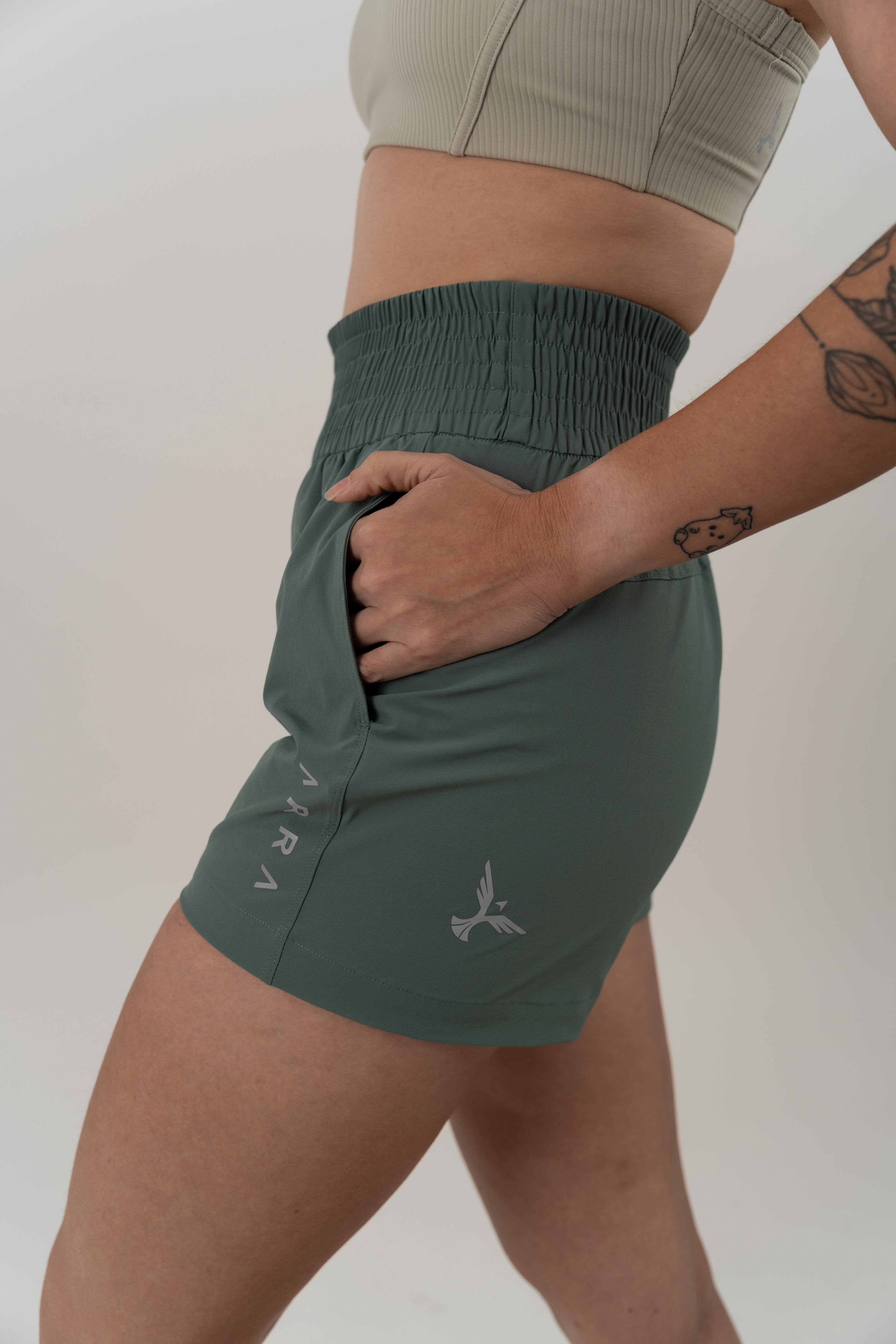 Cortos "High Waist" Banded Shorts